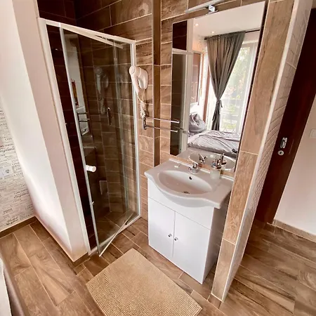 Silver Garden Gæstehus 3*